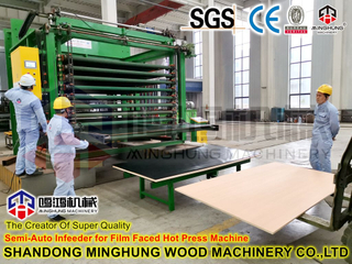 China Plywod Machine Film stellte Heißpressmaschine gegenüber